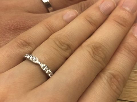 【ショーメ(CHAUMET)の口コミ】 婚約指輪と同じブランドで揃えたいと思い、また婚約指輪と重ね付けできる…