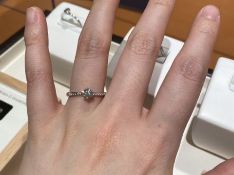 【俄(にわか)の口コミ】 俄さんの素晴らしいところはどの指輪も付け心地がよく滑らかなところです…