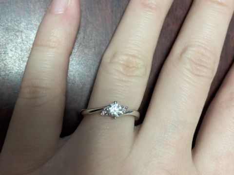 【アイプリモ(I-PRIMO)の口コミ】 デザインが繊細で他のジュエリーショップにはないデザインが多い。
色のつ…