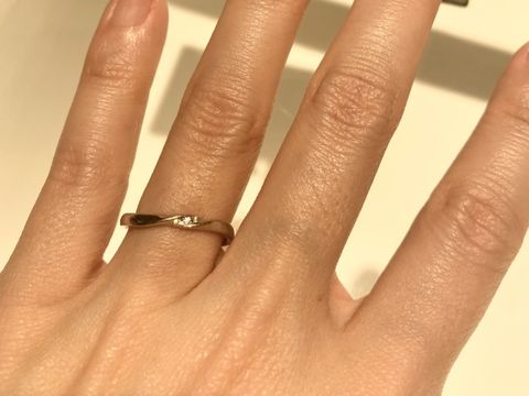 【ringram(リングラム)の口コミ】 S字タイプで、ダイヤが3石入った指輪です。ダイヤはさりげなく入っている…
