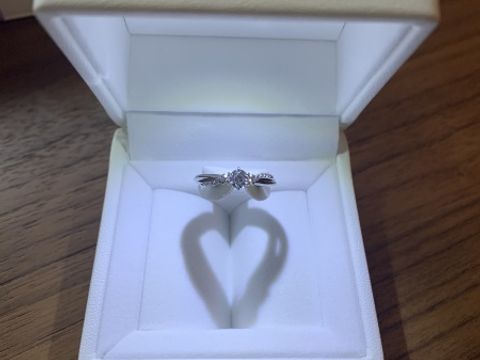 【STAR JEWELRY(スタージュエリー)の口コミ】 ネットで調べて、一目惚れをした婚約指輪を購入しました。
この指輪以外は…