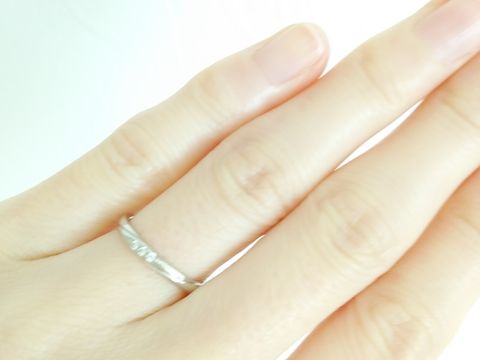 【アイプリモ(I-PRIMO)の口コミ】 細身で指へのあたりが柔らかいリングのものを探していました。
他のお店で…