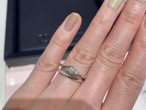 【ROYAL ASSCHER(ロイヤル・アッシャー)の口コミ】 デザインは、あまり人と被らないようなデザインで、気に入りました。ダイ…