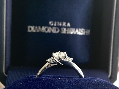 【銀座ダイヤモンドシライシの口コミ】 婚約指輪を「仕舞い込んでお終い」にはしたくなかったので、日常でどんな…