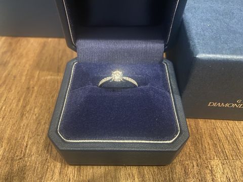 【銀座ダイヤモンドシライシの口コミ】 
上品なエタニティを探していて、つけた瞬間に理想的なデザインだったので…