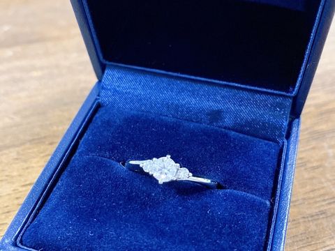 【銀座ダイヤモンドシライシの口コミ】 ダイヤの部分は相手の方に選んでいただき、私はリングのデザインを決めま…