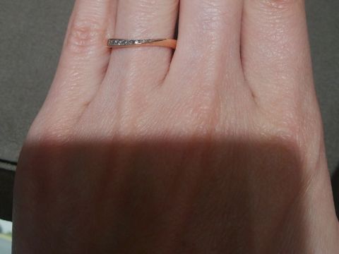 【Preuve(プルーヴ)の口コミ】 流れるようなウェーブラインで、指が細く長く見えるデザインで気に入りま…