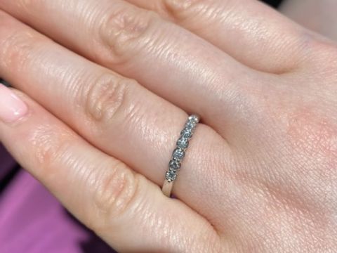 【エクセルコダイヤモンド(EXELCO DIAMOND)の口コミ】 ハーフエタニティで探しており、５店舗以上見て回った中で輝きは最高級だ…