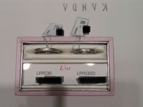 【L'or(ロル)の口コミ】 中央に1Pのダイヤモンドが光る、つや消しのリングです。素材はPt999で、鍛…