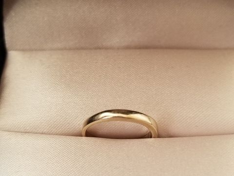 【アッシュペーフランス(H.P.FRANCE)の口コミ】 決め手は、リングの素材が自分の肌の色にしっくりきた事。デザインがシン…