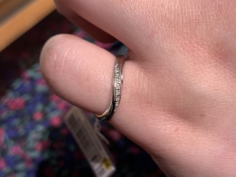 【銀座ダイヤモンドシライシの口コミ】 1. デザイン、2. 永久保証、3. 担当された方の接客。まずデザインですが、…