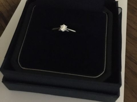 【銀座ダイヤモンドシライシの口コミ】 指輪のデザインは、シンプルで可愛らしいものを探していました。
こちらの…