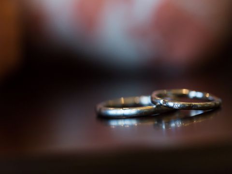 【サマンサティアラブライダル(Samantha Tiara Bridal)の口コミ】 主人の仕事柄凝ったデザインのものにすることができず、シンプルなものを…