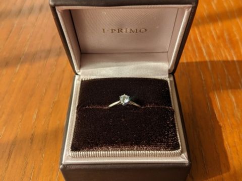 【アイプリモ(I-PRIMO)の口コミ】 シンプルにダイヤモンドがあるところに高級感も感じられます。また横から…