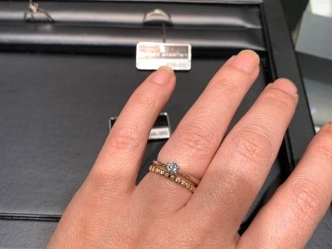 【ラザール ダイヤモンド(LAZARE DIAMOND)の口コミ】 ダイヤモンドのデザインがとても上手で、ダイヤモンドが綺麗に見えるデザ…