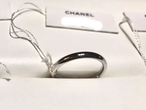 【シャネル(CHANEL)の口コミ】 シャネルで試着させていただいたシンプルなデザインの結婚指輪です。
素材…