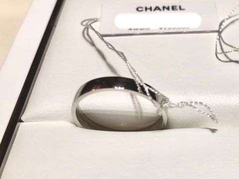 【シャネル(CHANEL)の口コミ】 シャネルで試着させていただいた結婚指輪です。
職場などでつけられるよう…