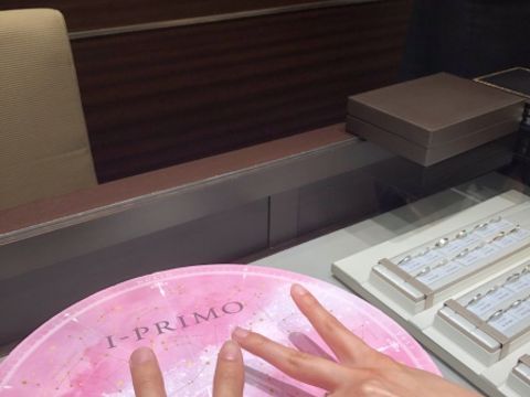 【アイプリモ(I-PRIMO)の口コミ】 デザインは落ち着きがあり、結婚指輪らしいものでした。試着時に指輪のつ…