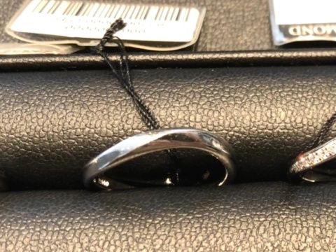 【エクセルコダイヤモンド(EXELCO DIAMOND)の口コミ】 エクセルコダイヤモンドで試着させていただいたプラチナの結婚指輪です。
…