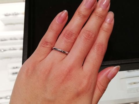 【ティファニー(Tiffany & Co.)の口コミ】 結婚指輪はシンプルなもので、ストレートの指輪がいいかなと思っていまし…
