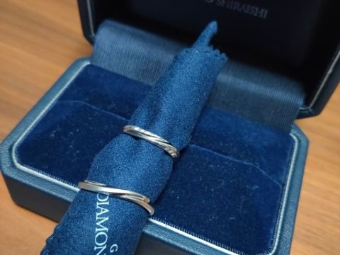【銀座ダイヤモンドシライシの口コミ】 普段着けでき、婚約指輪とセットでつけられるようなシンプルなデザインの…