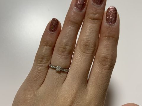 【ティファニー(Tiffany & Co.)の口コミ】 最初は一粒の婚約指輪らしいものを探していましたが、元々ティファニーが…