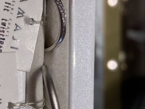 【ジュエリークラフトYAMAJIの口コミ】 ストレートかウェーブ型が気になって来店しました。男性用はウェーブ型で…