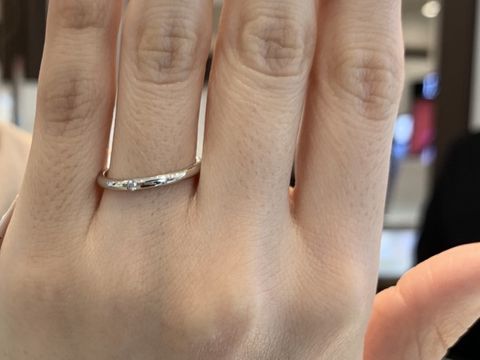 【ヴァンドーム青山(VENDOME AOYAMA)の口コミ】 プラチナで一粒ダイヤのシンプルな指輪を試着させていただきました。価格…