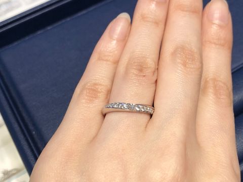 【銀座ダイヤモンドシライシの口コミ】 どの指輪もダイヤがキラキラで繊細で落ち着いたデザインが多かったです。…