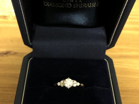 【銀座ダイヤモンドシライシの口コミ】 左右にメレダイヤが入っているものが良いなあ、となんとなく思っていまし…