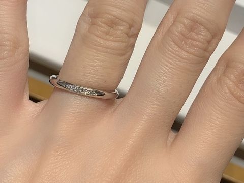 【銀座ダイヤモンドシライシの口コミ】 ストレートのリングに、グラデーションでダイヤモンドがあしらわれていて…