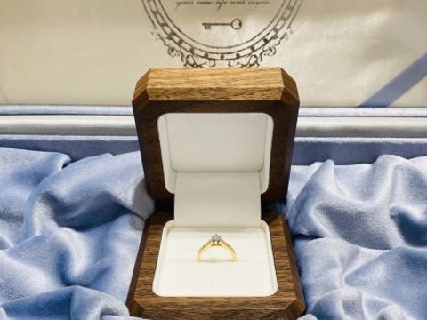 【Makana(マカナ)の口コミ】 結婚指輪と同じブランドのハワイアンジュエリーの婚約指輪をプレゼントし…