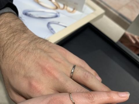 【SIENAROSE(シエナロゼ)の口コミ】 ロゼチナというピンクゴールドとプラチナを混ぜたお色味で、日本人の手に…