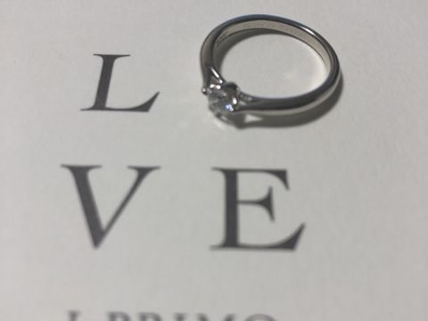 【アイプリモ(I-PRIMO)の口コミ】 ずっと長く飽きないものを考えると、シンプルなデザインで中央のダイヤモ…