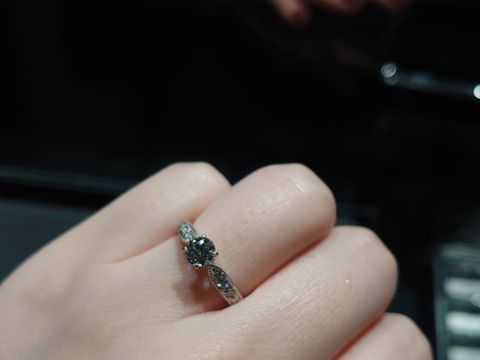 【エクセルコダイヤモンド(EXELCO DIAMOND)の口コミ】 少し華やかな印象に憧れていたので、まわりにダイヤが着いているパヴェタ…