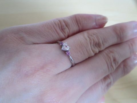 【アンジェリックフォセッテ(Angelique Fossette)の口コミ】 ダイヤの形等デザインに関しては、店頭のサンプルや他の口コミサイトを見…