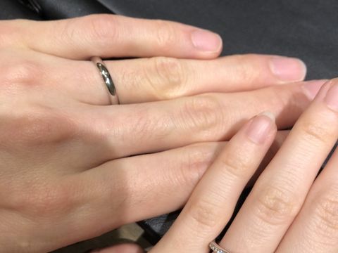 【ラザール ダイヤモンド(LAZARE DIAMOND)の口コミ】 豪華さと使い勝手のバランスを考え、ダイヤ埋め込みのハーフエタニティを…