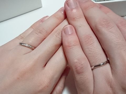 【4℃ BRIDAL(ヨンドシーブライダル)の口コミ】 デザインがまず好みでした。
またウェーブもちょうどいい感じで、つけた時…