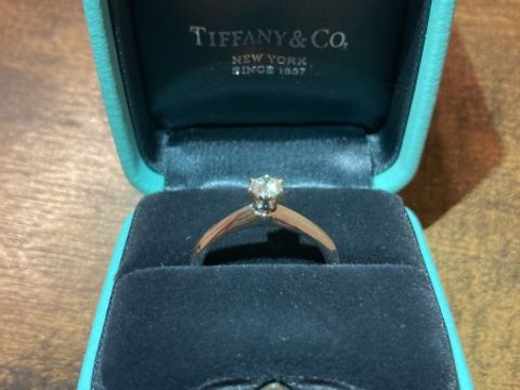 【ティファニー(Tiffany & Co.)の口コミ】 とにかく結婚指輪はティファニーが良いと思っていました。一粒ダイヤモン…