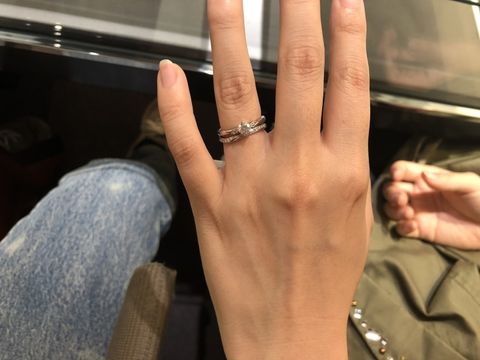 【アイプリモ(I-PRIMO)の口コミ】 結婚指輪と重ね付けすることを想定して選んだ時に、2つのリングを付けた時…
