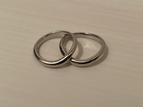 【俄(にわか)の口コミ】 お互い指輪をつけ慣れていなかったため、指輪のはめごこちというところに…