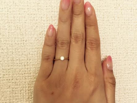 【銀座ダイヤモンドシライシの口コミ】 もともとシンプルで嫌みがないものを探していました。
0.267カラットと大…