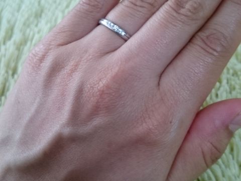 【ラザール ダイヤモンド(LAZARE DIAMOND)の口コミ】 お互いにリングに艶消し加工がされてる事、派手すぎないシンプルなデザイ…