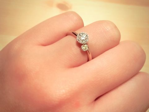 【with Happiness..の口コミ】 複数のジュエリーショップを検討しましたが、一番デザインが指に似合いし…