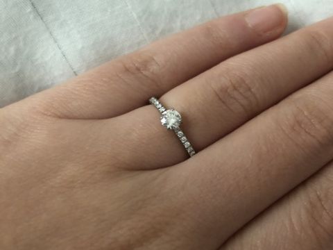 【カルティエ(Cartier)の口コミ】 【デザイン】どの角度から見てもキラキラで美しいです。ダイヤモンドの留…