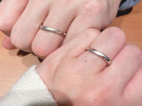 【4℃ BRIDAL(ヨンドシーブライダル)の口コミ】 つや消しのデザインの指輪は珍しく上品な質感だったので。
全体的にウェー…