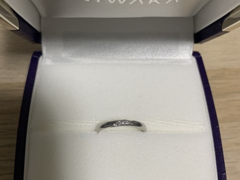 【俄(にわか)の口コミ】 婚約指輪似合いそうな形のストレートタイプのものにしました。
あまり動き…