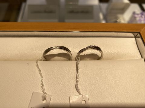 【STAR JEWELRY(スタージュエリー)の口コミ】 流れ星のようなデザインがとてもかわいいリングです。ダイヤがたくさん並…