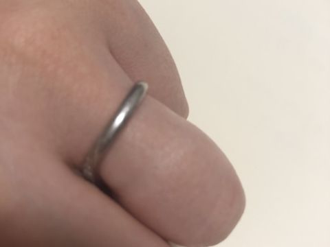 【銀座ダイヤモンドシライシの口コミ】 指輪は自由に見ることができず、店員さんにイメージを伝えると何個か持っ…