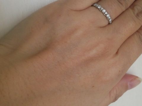 【LUCIE(ルシエ)の口コミ】 付け心地を重視し、また 結婚指輪と重ねづけをしても違和感のない、細めの…